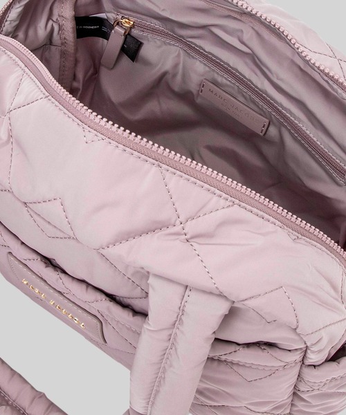 MARC JACOBS(マークジェイコブス)の「QUILTED NYLON/キルテッド ナイロン スモール ウィークエンダー(ボストンバッグ・レディース・ブルー系その他/ピンク系その他・ONE SIZE)」の4枚目の写真