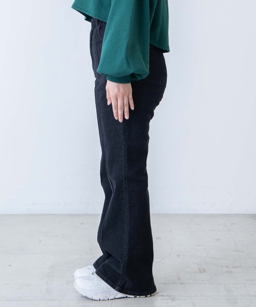 DuKKah(デュカ)の「Dukkah/【低身長向け】デニムピンタックフレアパンツ(デニムパンツ・レディース・ダークインディゴブルー/インディゴブルー/ブラック・XS/S)」の10枚目の写真