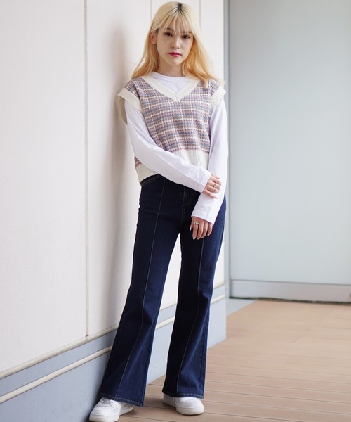 DuKKah(デュカ)の「Dukkah/【低身長向け】デニムピンタックフレアパンツ(デニムパンツ・レディース・ダークインディゴブルー/インディゴブルー/ブラック・XS/S)」の5枚目の写真