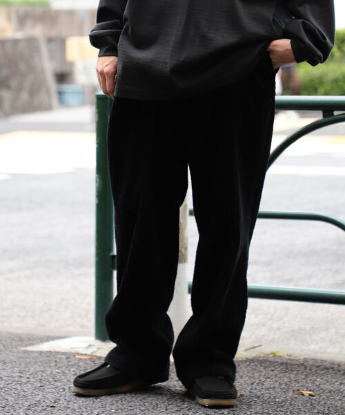 BEAMS（ビームス）の「BEAMS / ワイド コーデュロイパンツ（その他パンツ・メンズ・アイボリー/ブラック/イエローゴールド・SMALL/MEDIUM/LARGE/X-LARGE）」の2枚目の写真