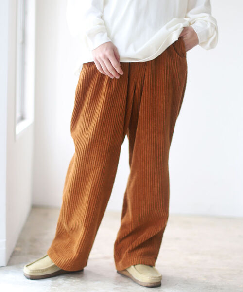 BEAMS（ビームス）の「BEAMS / ワイド コーデュロイパンツ（その他パンツ・メンズ・アイボリー/ブラック/イエローゴールド・SMALL/MEDIUM/LARGE/X-LARGE）」の11枚目の写真