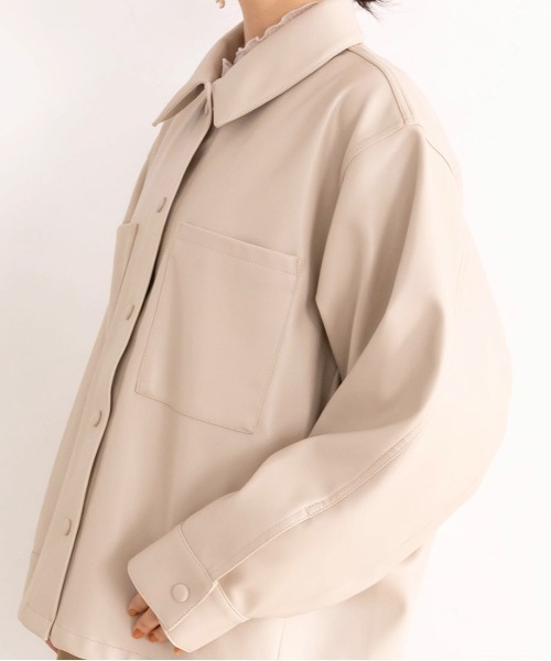 RANDA（ランダ）の「フェイクレザーCPOジャケット（ブルゾン・レディース・アイボリー/ダークブラウン/グリーン・FREE）」の16枚目の写真