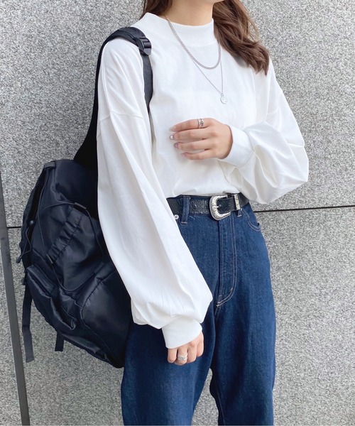 apres jour(アプレジュール)の「モックネック袖ボリュームロンT【ZOZOTOWN限定アイテム】(Tシャツ/カットソー・レディース・オフホワイト/アイボリー/ブラック・X-LARGE/フリー)」の1枚目の写真
