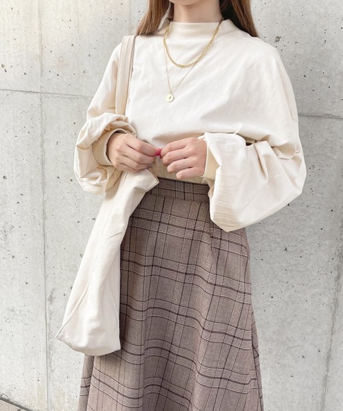 apres jour(アプレジュール)の「モックネック袖ボリュームロンT【ZOZOTOWN限定アイテム】(Tシャツ/カットソー・レディース・オフホワイト/アイボリー/ブラック・X-LARGE/フリー)」の13枚目の写真