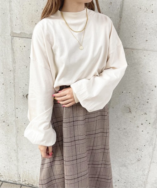 apres jour(アプレジュール)の「モックネック袖ボリュームロンT【ZOZOTOWN限定アイテム】(Tシャツ/カットソー・レディース・オフホワイト/アイボリー/ブラック・X-LARGE/フリー)」の14枚目の写真