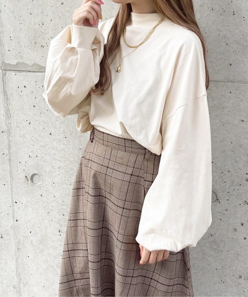 apres jour(アプレジュール)の「モックネック袖ボリュームロンT【ZOZOTOWN限定アイテム】(Tシャツ/カットソー・レディース・オフホワイト/アイボリー/ブラック・X-LARGE/フリー)」の17枚目の写真