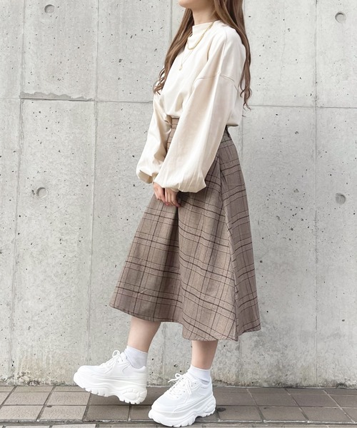 apres jour(アプレジュール)の「モックネック袖ボリュームロンT【ZOZOTOWN限定アイテム】(Tシャツ/カットソー・レディース・オフホワイト/アイボリー/ブラック・X-LARGE/フリー)」の21枚目の写真