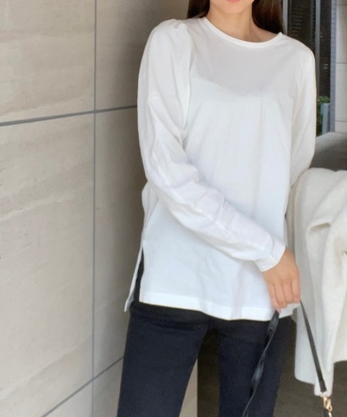 AZUL ENCANTO（アズールエンカント）の「バルーンギャザースリーブトップス（Tシャツ/カットソー・レディース・ライトブラウン/ホワイト・FREE）」の2枚目の写真