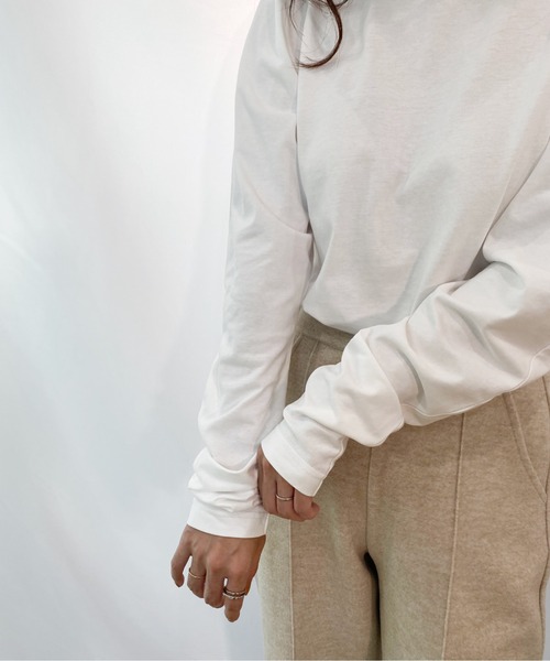 AZUL ENCANTO（アズールエンカント）の「バルーンギャザースリーブトップス（Tシャツ/カットソー・レディース・ライトブラウン/ホワイト・FREE）」の5枚目の写真