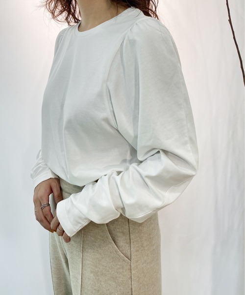 AZUL ENCANTO（アズールエンカント）の「バルーンギャザースリーブトップス（Tシャツ/カットソー・レディース・ライトブラウン/ホワイト・FREE）」の7枚目の写真