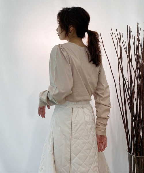 AZUL ENCANTO（アズールエンカント）の「バルーンギャザースリーブトップス（Tシャツ/カットソー・レディース・ライトブラウン/ホワイト・FREE）」の13枚目の写真