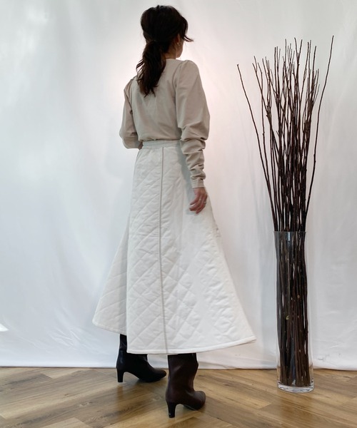 AZUL ENCANTO（アズールエンカント）の「バルーンギャザースリーブトップス（Tシャツ/カットソー・レディース・ライトブラウン/ホワイト・FREE）」の17枚目の写真