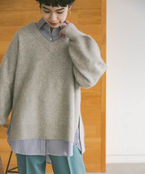 URBAN RESEARCH（アーバンリサーチ）の「FLUFFYVネックニット（ニット/セーター・レディース・ライトグレー/ライトベージュ/イエロー・FREE）」の15枚目の写真