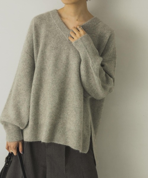 URBAN RESEARCH（アーバンリサーチ）の「FLUFFYVネックニット（ニット/セーター・レディース・ライトグレー/ライトベージュ/イエロー・FREE）」の7枚目の写真