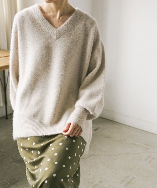 URBAN RESEARCH（アーバンリサーチ）の「FLUFFYVネックニット（ニット/セーター・レディース・ライトグレー/ライトベージュ/イエロー・FREE）」の12枚目の写真