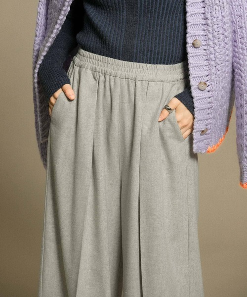 KBF(ケイビーエフ)の「ワイドスラウチパンツ(その他パンツ・レディース・チャコールグレー/ライトグレー・ONE)」の21枚目の写真