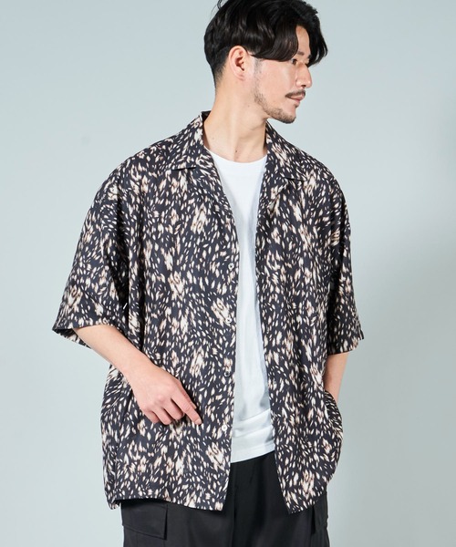 ADPOSION(アドポーション)の「ビッグシルエット 総柄オープンカラー半袖シャツ(シャツ/ブラウス・メンズ・ホワイト系1/ブラック系1/ブラック系2/ブルー系1・MEDIUM/LARGE)」の1枚目の写真