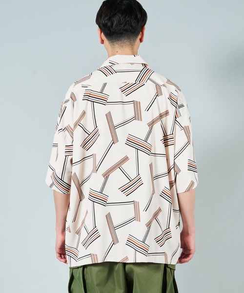 ADPOSION(アドポーション)の「ビッグシルエット 総柄オープンカラー半袖シャツ(シャツ/ブラウス・メンズ・ホワイト系1/ブラック系1/ブラック系2/ブルー系1・MEDIUM/LARGE)」の20枚目の写真