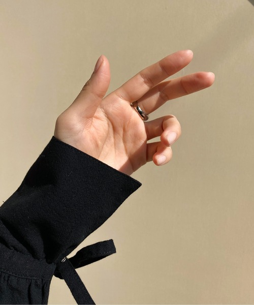 y/m by RIKA（イムバイリカ）の「ウェーブボリュームリング（リング・レディース・シルバー/ゴールド・FREE）」の4枚目の写真