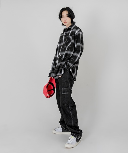 FOLLOWIN（フォロウィン）の「【UNISEX】シンプルチェックパターンオーバーシャツ（シャツ/ブラウス・メンズ・アイボリー/ネイビー/ブラック・FREE）」の12枚目の写真