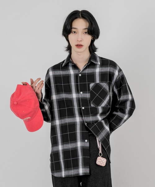 FOLLOWIN（フォロウィン）の「【UNISEX】シンプルチェックパターンオーバーシャツ（シャツ/ブラウス・メンズ・アイボリー/ネイビー/ブラック・FREE）」の6枚目の写真