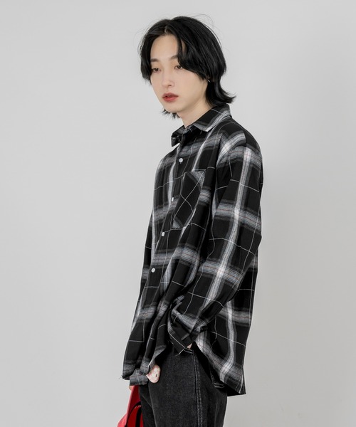 FOLLOWIN（フォロウィン）の「【UNISEX】シンプルチェックパターンオーバーシャツ（シャツ/ブラウス・メンズ・アイボリー/ネイビー/ブラック・FREE）」の7枚目の写真