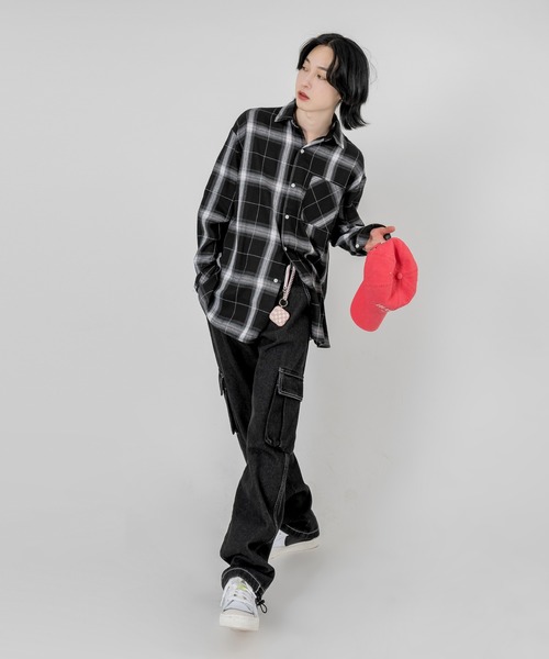 FOLLOWIN（フォロウィン）の「【UNISEX】シンプルチェックパターンオーバーシャツ（シャツ/ブラウス・メンズ・アイボリー/ネイビー/ブラック・FREE）」の9枚目の写真