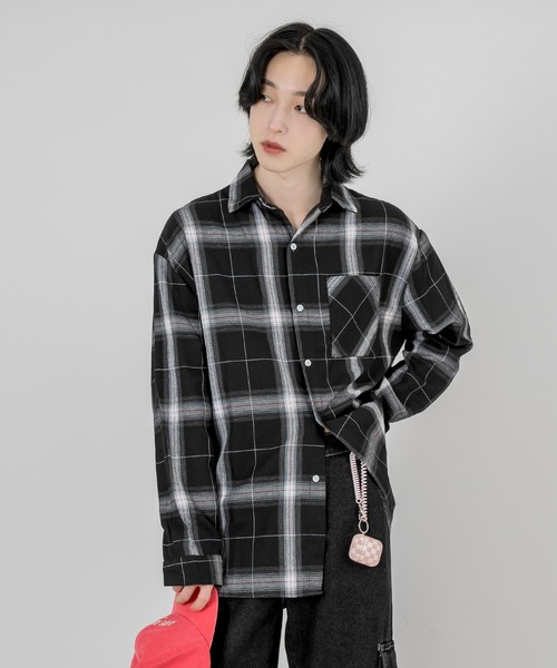 FOLLOWIN（フォロウィン）の「【UNISEX】シンプルチェックパターンオーバーシャツ（シャツ/ブラウス・メンズ・アイボリー/ネイビー/ブラック・FREE）」の10枚目の写真