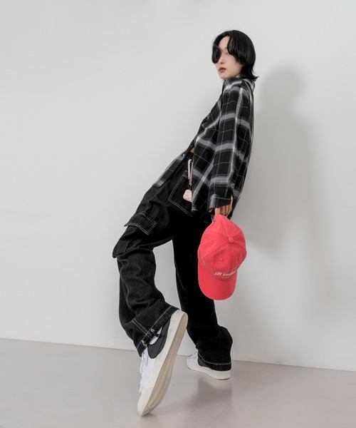 FOLLOWIN（フォロウィン）の「【UNISEX】シンプルチェックパターンオーバーシャツ（シャツ/ブラウス・メンズ・アイボリー/ネイビー/ブラック・FREE）」の13枚目の写真