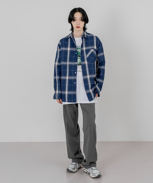 FOLLOWIN（フォロウィン）の「【UNISEX】シンプルチェックパターンオーバーシャツ（シャツ/ブラウス・メンズ・アイボリー/ネイビー/ブラック・FREE）」の14枚目の写真