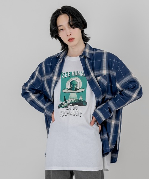 FOLLOWIN（フォロウィン）の「【UNISEX】シンプルチェックパターンオーバーシャツ（シャツ/ブラウス・メンズ・アイボリー/ネイビー/ブラック・FREE）」の16枚目の写真
