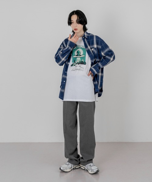 FOLLOWIN（フォロウィン）の「【UNISEX】シンプルチェックパターンオーバーシャツ（シャツ/ブラウス・メンズ・アイボリー/ネイビー/ブラック・FREE）」の19枚目の写真