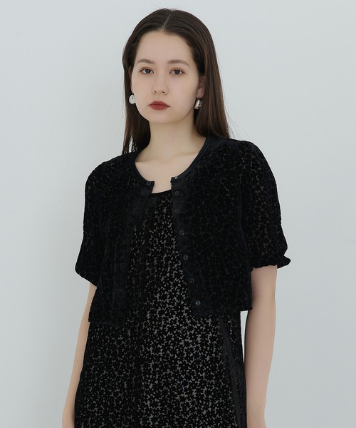 TINA：JOJUN（ティーナジョジュン）の「フラワーベロア ミニジャケット TINA：JOJUN（その他トップス・レディース・ブラック/ホワイト・M）」の2枚目の写真