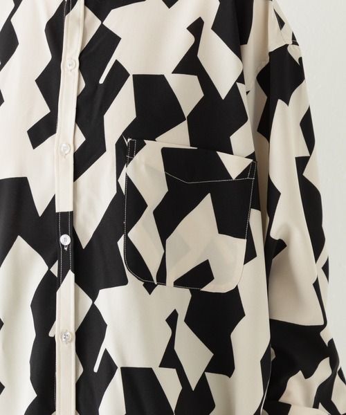 Kastane（カスタネ）の「幾何学柄BIGシャツ（シャツ/ブラウス・レディース・オフホワイト・FREE）」の5枚目の写真