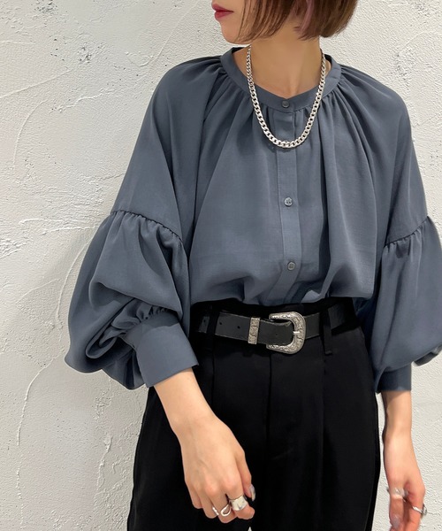 apres jour mignon(アプレジュールミニョン)の「袖切り替えボリュームブラウス【ZOZOTOWN限定アイテム】(シャツ/ブラウス・レディース・ブラック/オフホワイト/ダークブルー・X-LARGE/フリー)」の3枚目の写真