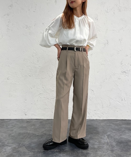apres jour mignon(アプレジュールミニョン)の「袖切り替えボリュームブラウス【ZOZOTOWN限定アイテム】(シャツ/ブラウス・レディース・ブラック/オフホワイト/ダークブルー・X-LARGE/フリー)」の4枚目の写真