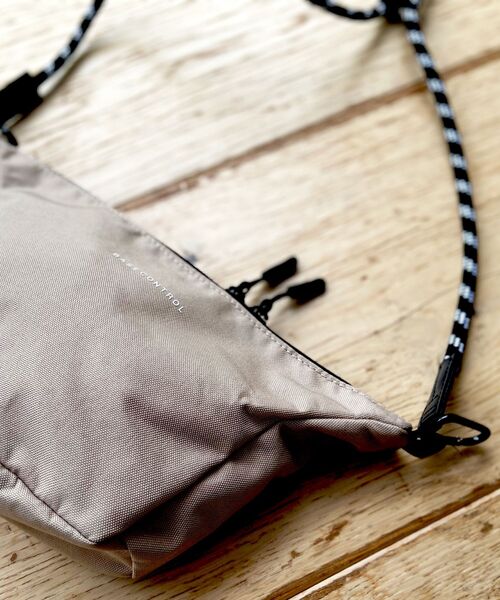 BASECONTROL（ベースコントロール）の「◆アウトドアコード ロープショルダーデザイン ミニショルダーバッグ（ショルダーバッグ・メンズ・ブラック/ベージュ・99）」の3枚目の写真