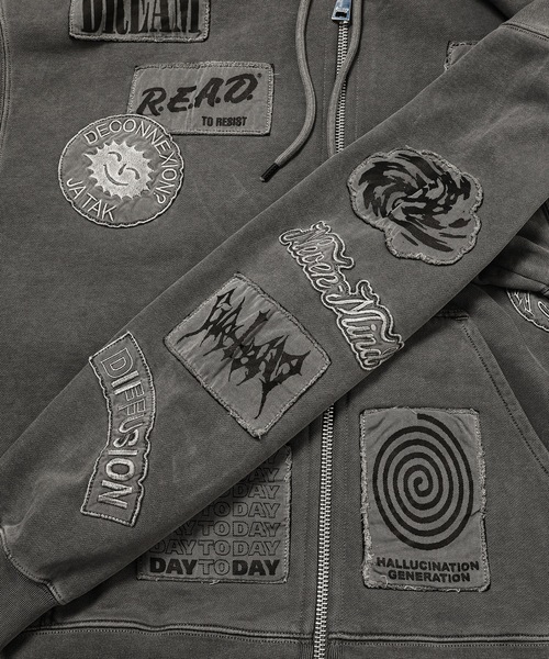 ETUDES（エチュード）の「EXTRA HOOD ZIPPED PATCH（パーカー・メンズ・ブラック・L/XL/M）」の5枚目の写真
