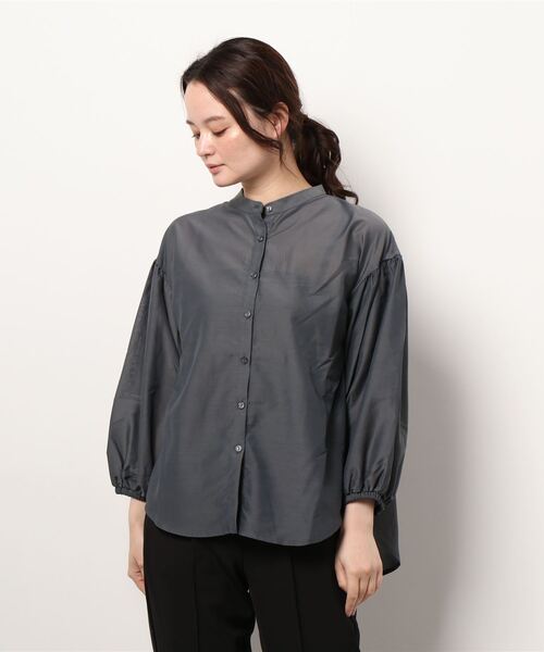 Te chichi TERRASSE（テチチテラス）の「シアーバンドカラーブラウス（シャツ/ブラウス・レディース・ベージュ/ブルー/チャコール・ﾌﾘ-）」の2枚目の写真