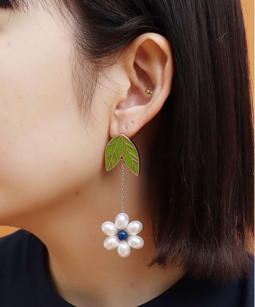 didizizi（ディディジジ）の「お花パールのピアス/イヤリング（ピアス（両耳用）・レディース・ブルー系その他/ブルー/オレンジ/オレンジ系その他・FREE）」の2枚目の写真