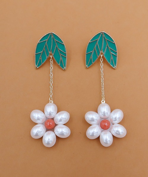 didizizi（ディディジジ）の「お花パールのピアス/イヤリング（ピアス（両耳用）・レディース・ブルー系その他/ブルー/オレンジ/オレンジ系その他・FREE）」の3枚目の写真