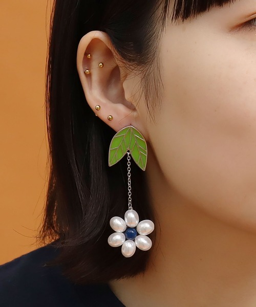 didizizi（ディディジジ）の「お花パールのピアス/イヤリング（ピアス（両耳用）・レディース・ブルー系その他/ブルー/オレンジ/オレンジ系その他・FREE）」の6枚目の写真