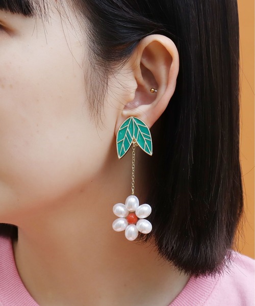 didizizi（ディディジジ）の「お花パールのピアス/イヤリング（ピアス（両耳用）・レディース・ブルー系その他/ブルー/オレンジ/オレンジ系その他・FREE）」の7枚目の写真