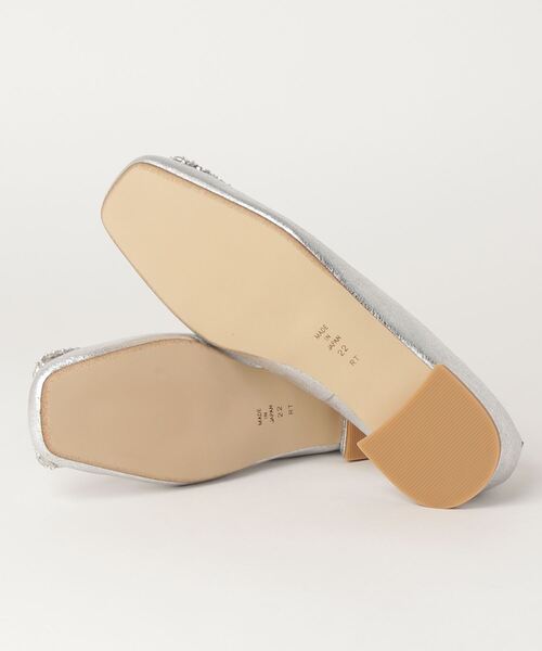 artemis by DIANA（アルテミスバイダイアナ）の「ビジューバックルスクエアトゥフラット（パンプス・レディース・シルバー/ブラック/ベージュ・23.5cm/23.0cm/25.0cm/24.0cm/24.5cm/22.5cm/22.0cm）」の11枚目の写真