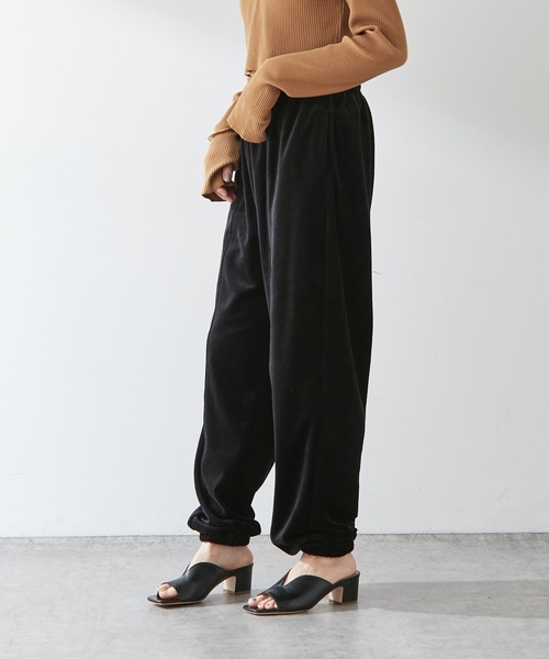 Omekashi(オメカシ)の「【earthy_】オーガニックコットンボリュームベロアパンツ(その他パンツ・レディース・ベージュ/チャコールグレー/ブラック・S/M)」の2枚目の写真