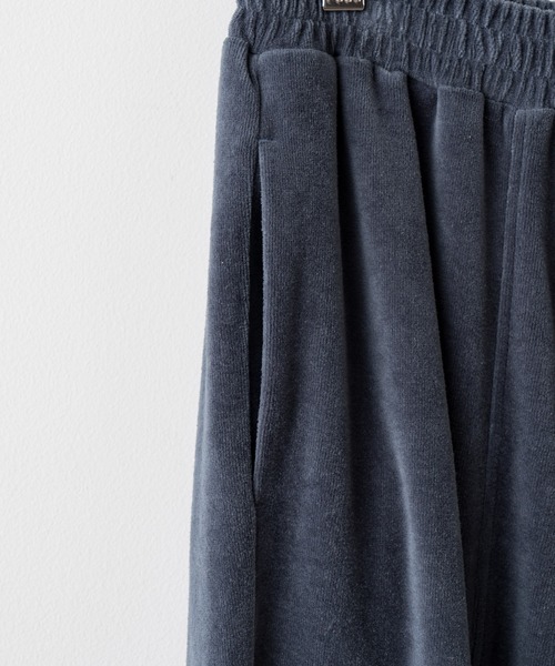 Omekashi(オメカシ)の「【earthy_】オーガニックコットンボリュームベロアパンツ(その他パンツ・レディース・ベージュ/チャコールグレー/ブラック・S/M)」の4枚目の写真
