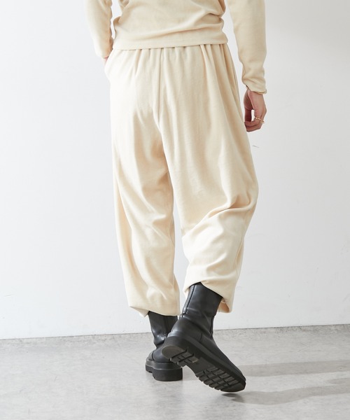 Omekashi(オメカシ)の「【earthy_】オーガニックコットンボリュームベロアパンツ(その他パンツ・レディース・ベージュ/チャコールグレー/ブラック・S/M)」の7枚目の写真