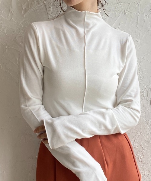 She's Closet（シーズクローゼット）の「前後2wayメロウフリルハイネック長袖プルオーバートップス（Tシャツ/カットソー・レディース・ブラック/パープル/レッド/オフホワイト/ピンク・FREE）」の2枚目の写真