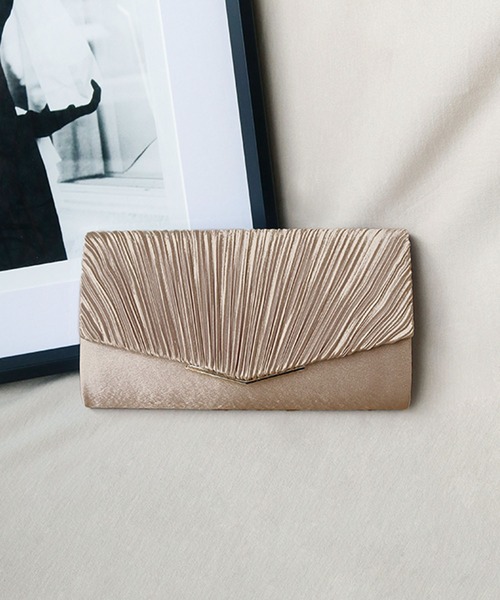 girl(ガール)の「V字ミニプレートサテンプリーツクラッチパーティーバッグ 結婚式 パーティー お呼ばれ オケージョン(クラッチバッグ・レディース・ブラック/ゴールド/シルバー/ブロンズ・FREE)」の2枚目の写真