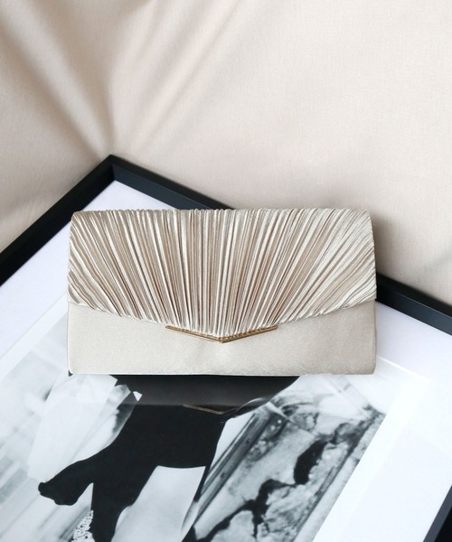 girl(ガール)の「V字ミニプレートサテンプリーツクラッチパーティーバッグ 結婚式 パーティー お呼ばれ オケージョン(クラッチバッグ・レディース・ブラック/ゴールド/シルバー/ブロンズ・FREE)」の4枚目の写真